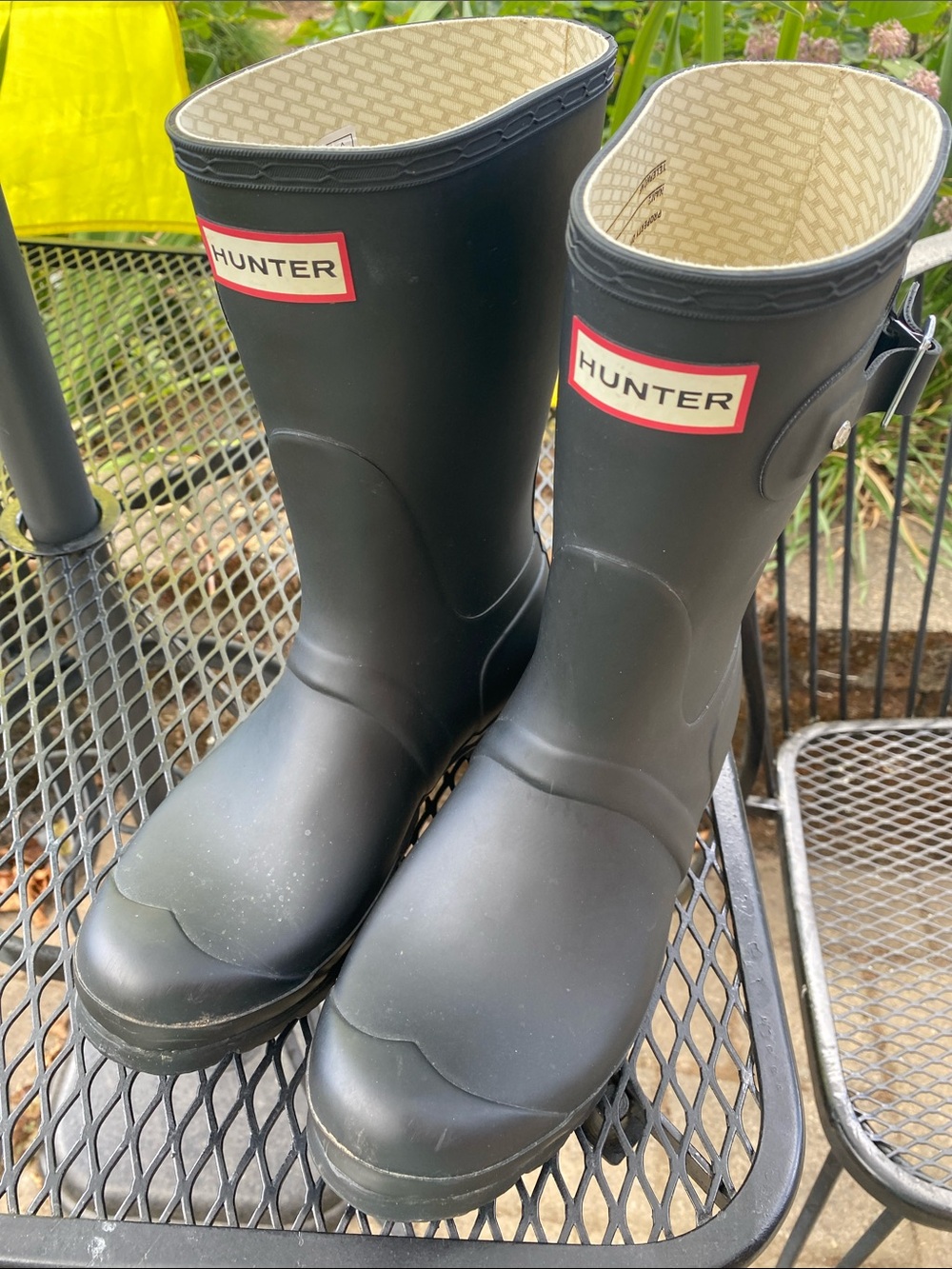 Preowned  women’s Hunter  Black  medium tall Rain Boots  7.5 US excellent